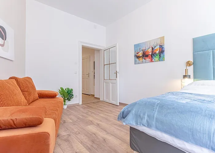 Cost Effective City Life 1Br In Classic Building